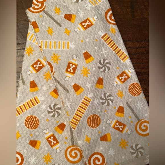 Halloween Candy Kitchen Towel Set By Martha Stewart, Candy Corn Kitchen Towels - Picture 8 of 11
